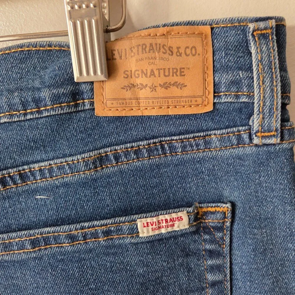 EUC SIGNATURE LEVIS STRAUSS HERITAGE MID RISE BOYFRIEND CUFFED JEANS SIZE 14 WMN